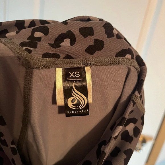 Ryderwear | Hybrid Full Length Leggings in
Steel Blue Leopard Size XS - Picture 9 of 9